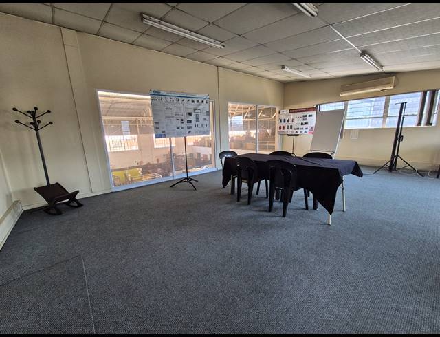 1,300M² WAREHOUSE FOR SALE IN KNIGHTS